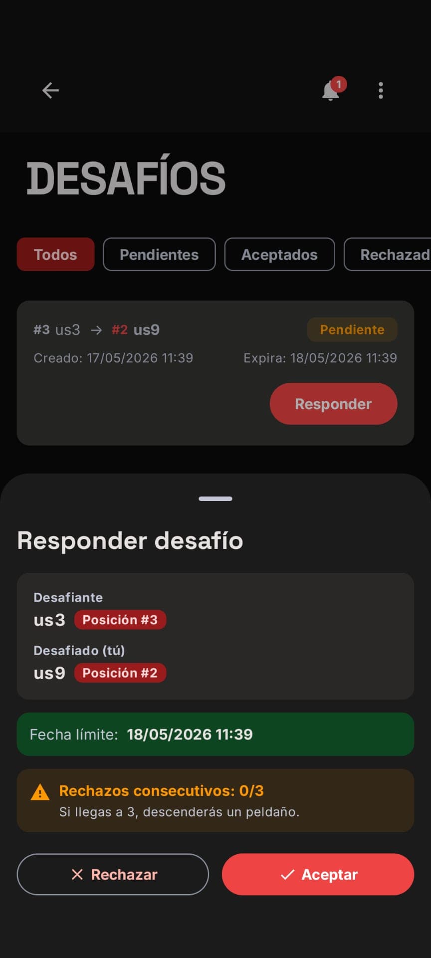 Al responder ves quién te desafía, las posiciones en juego y la fecha límite. La app te recuerda que rechazar demasiadas veces te hace bajar peldaños: cada decisión cuenta.